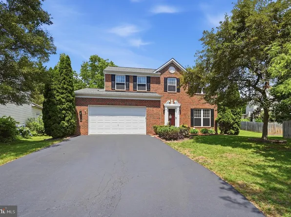 1978 Brooke Farm Ct, Woodbridge, VA 22192