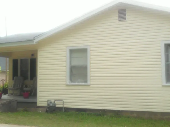 407 1/2 Armstrong St, Batesville, MS 38606