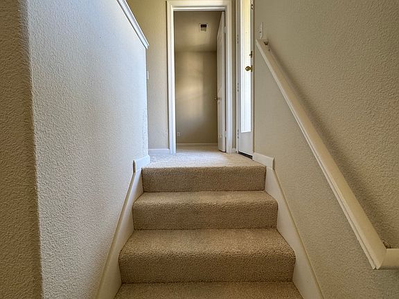 4th image of 452 Saunders Dr