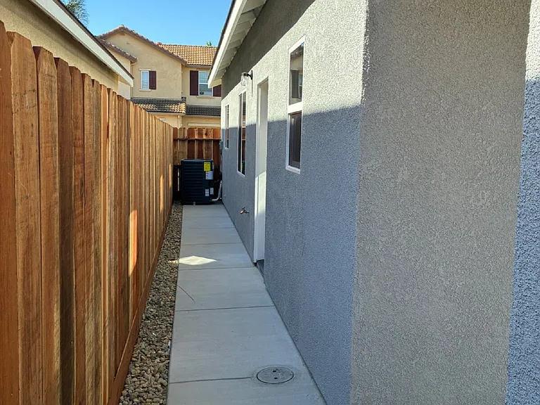 3614 Newport Ave — Photo 49
