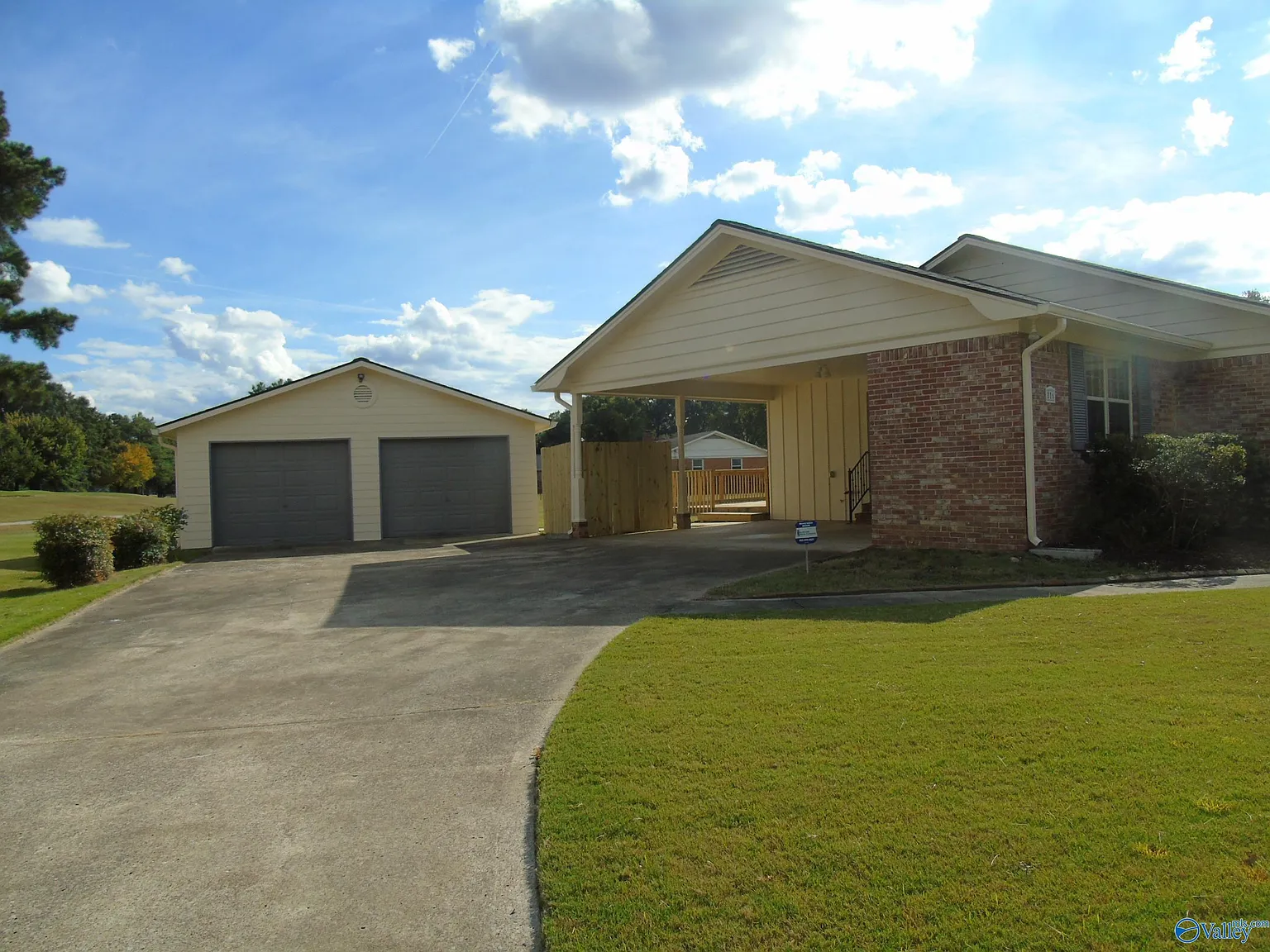 4 bed, 3.0 bath, 2168 sqft, $2,400 — Photo 3