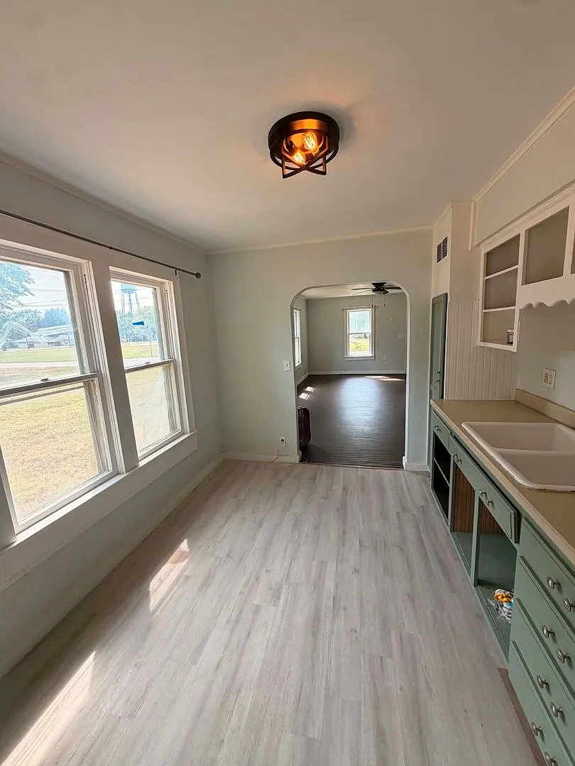Lamar Mo!! 3 Bedroom / 1 Bathroom — Photo 4