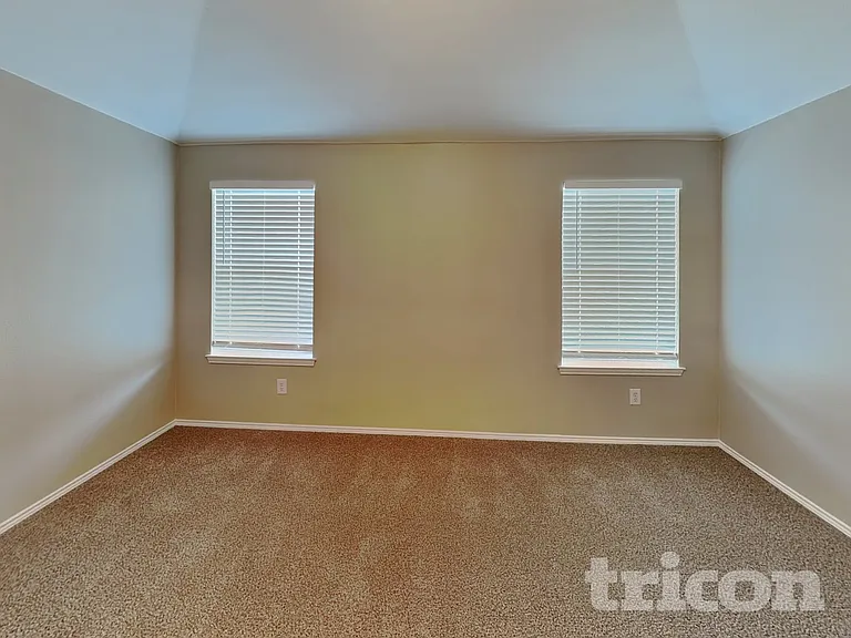 1563 Nottingham Dr — Photo 9
