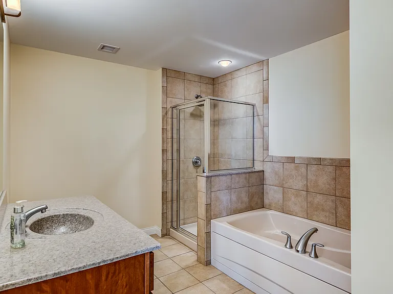 4909 Laclede Ave #1002 — Photo 23