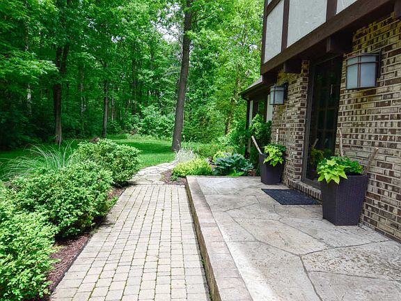 4th image of 2882 Riverwoods Ct