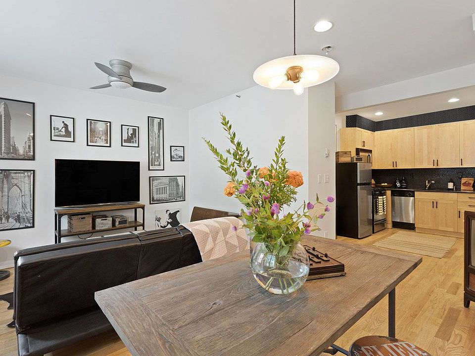 1st image of 202 W 9th St APT 1A