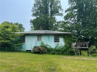 3103 Pipers Gap Rd, Mount Airy, NC 27030