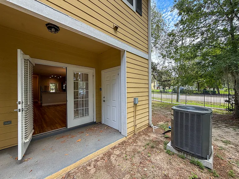 2915 SW 35th Pl #101 — Photo 28