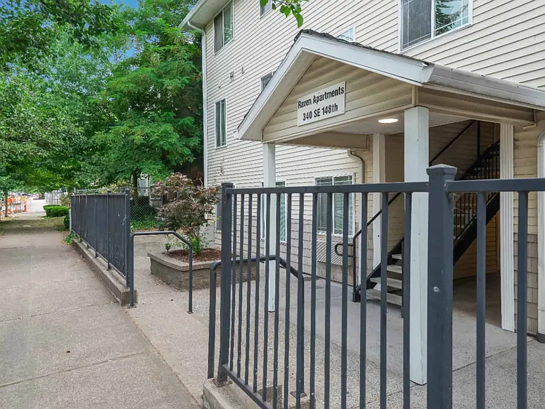 Raven Apartments — Photo 19