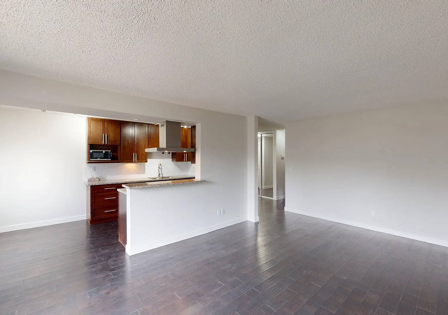 301D Greenview Dr Ne — Photo 3