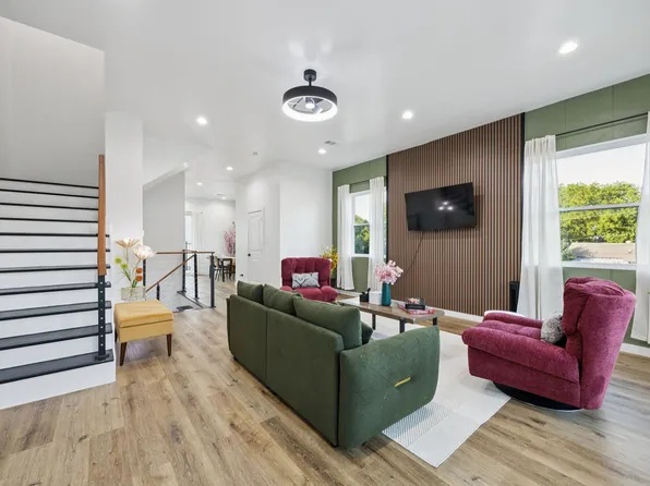 907 Bayonne St, Dallas, TX 75212