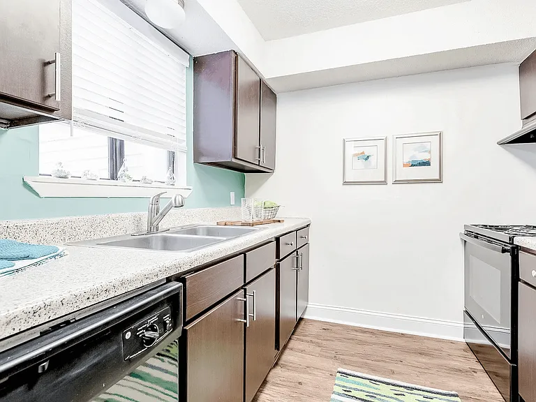 Regency Park Apartment Homes — Photo 30