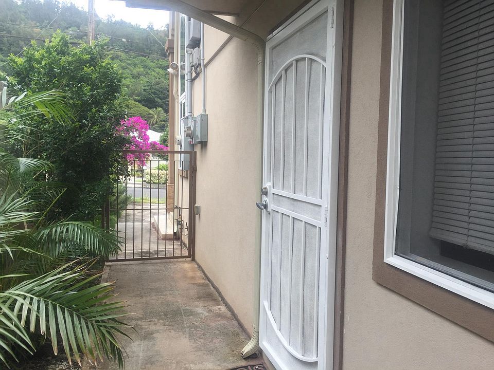 Separate entry way into unit
