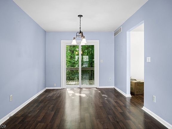 5th image of 400-47 E Randolph Ave