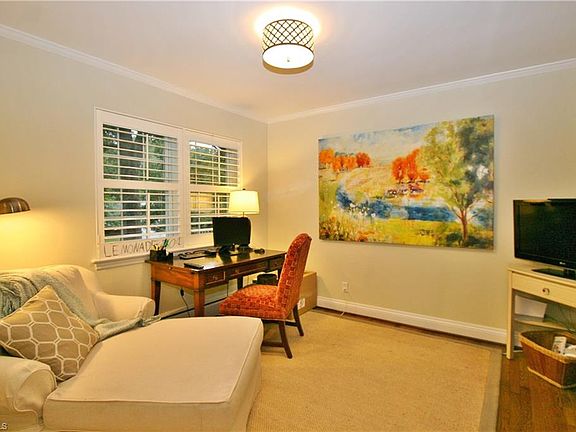 3rd image of 1106 Sunset Dr