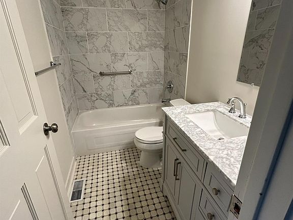 3rd image of 2677 Montana Ave Unit 6