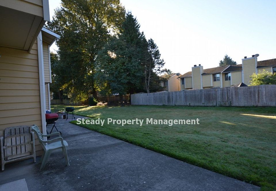 1st image of 936 28th St NE