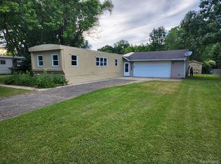 5791 Maunee Dr, Howell, MI 48843