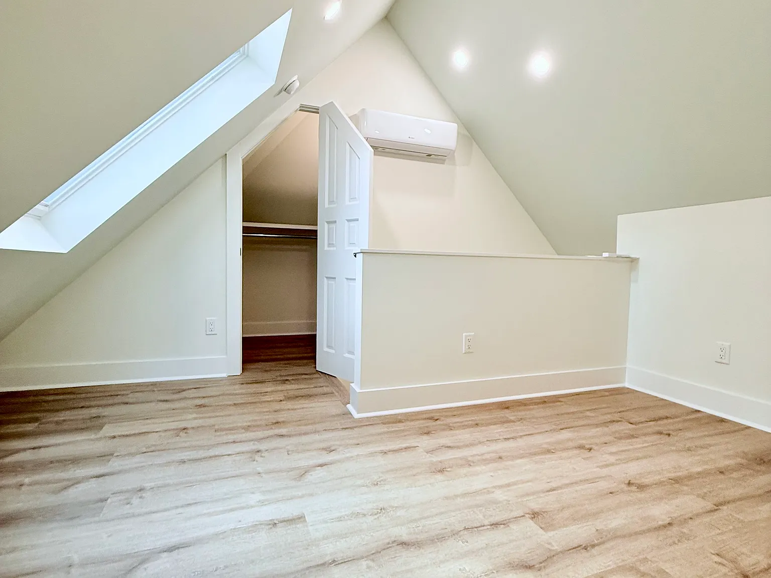 1 bed, 886 sqft, $1,550 — Photo 4