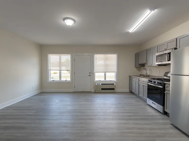 Glasstown Village Apartments — Photo 21