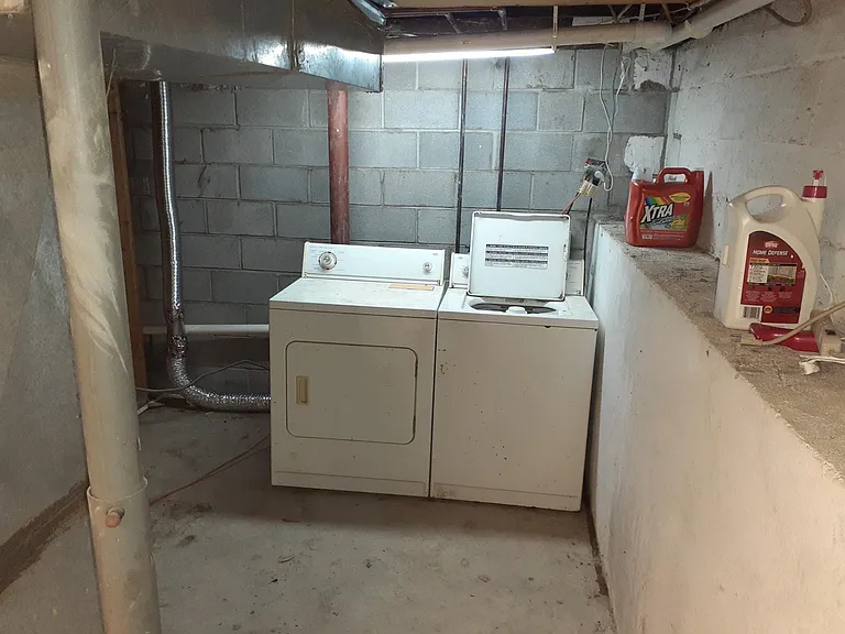 Washer / Dryer Included in Basement (not warranted).