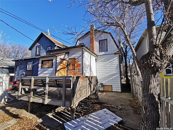 2nd image of 1448 Elphinstone St