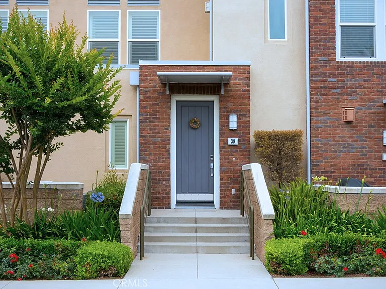 39 Brownstone Way — Photo 2