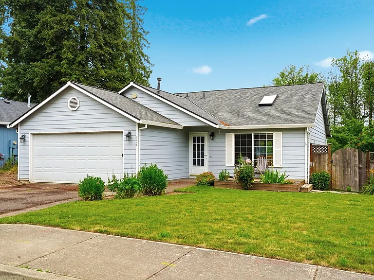 307 NW Angela Ln — Photo 4