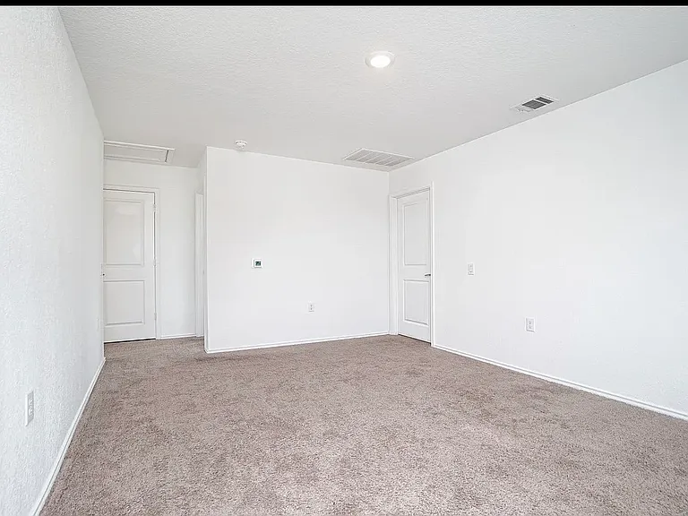 4510 Glades Way — Photo 4