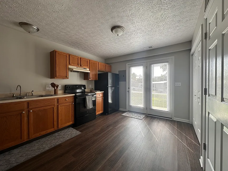 Kitchen / Dining room - Updated plank flooring and freshly painted.