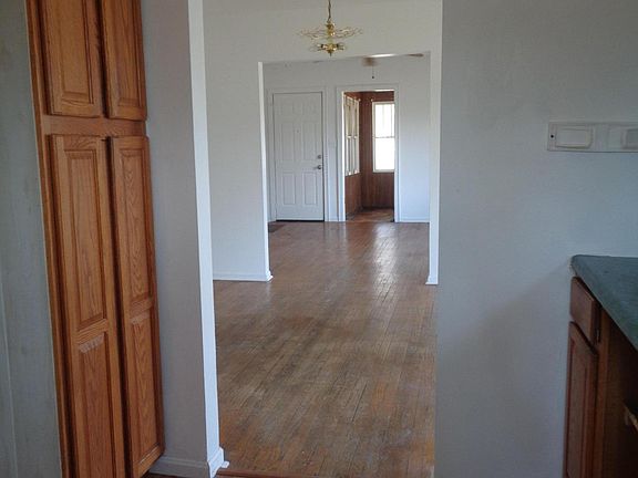 5th image of 2309 James Ave
