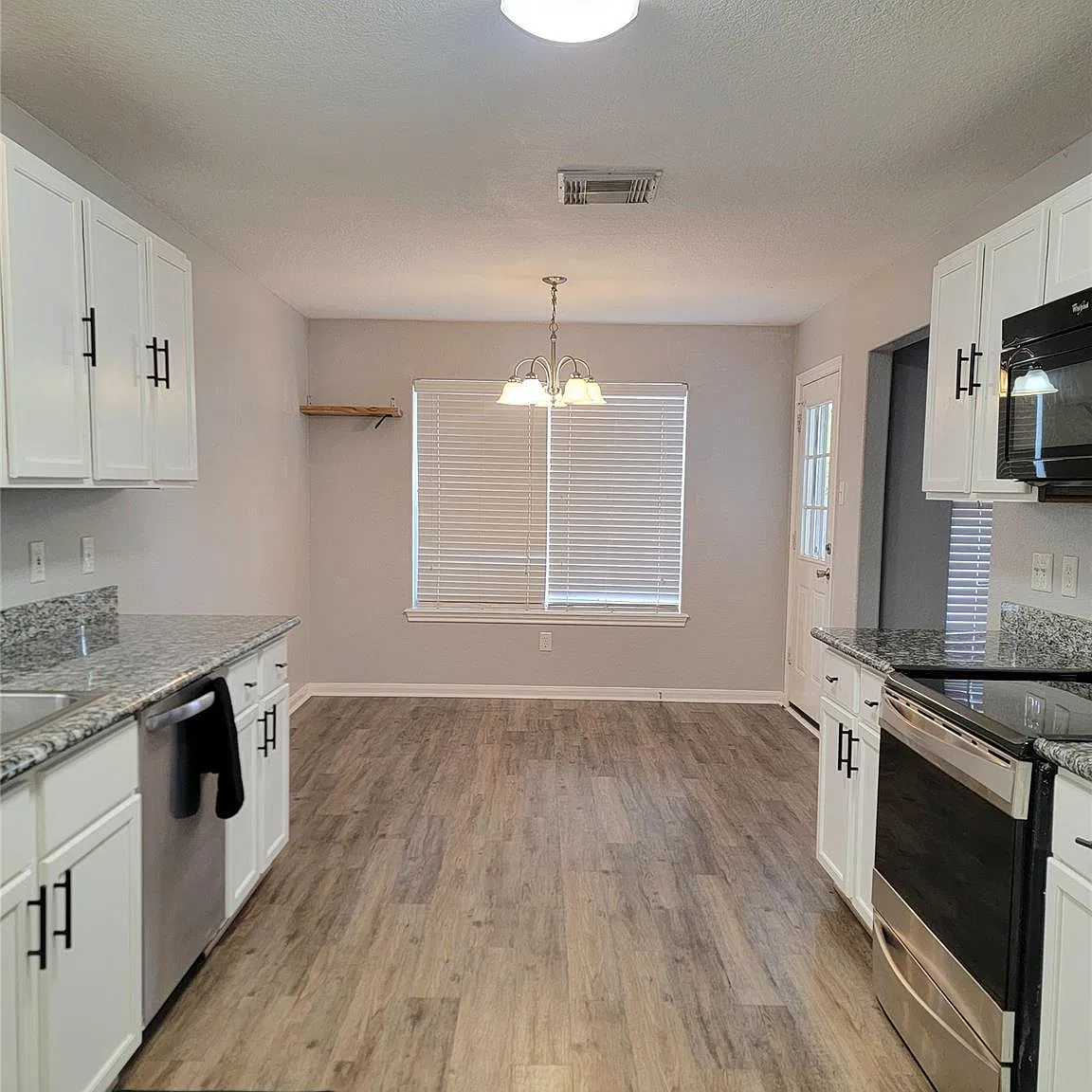 3 bed, 2.0 bath, 1276 sqft, $1,750 — Photo 4
