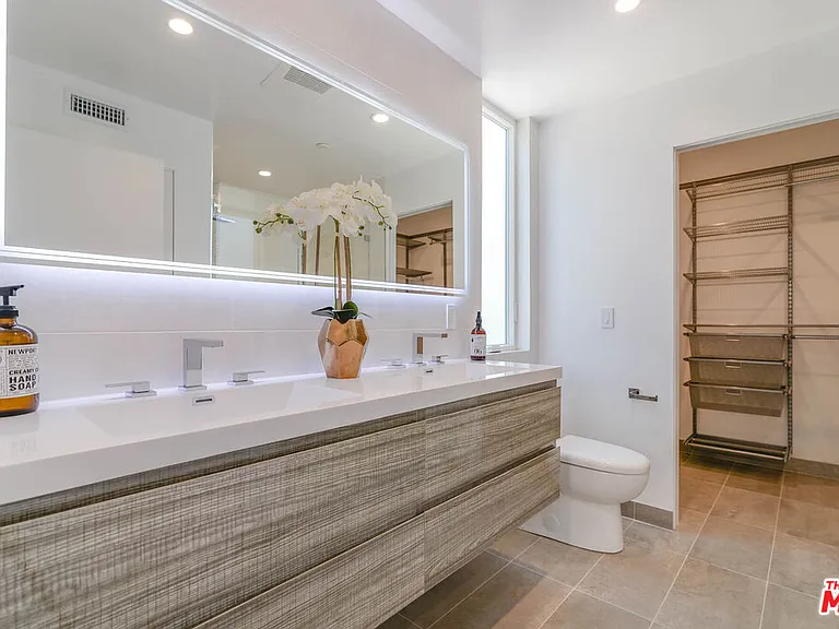 1214 N Sycamore Ave — Photo 7