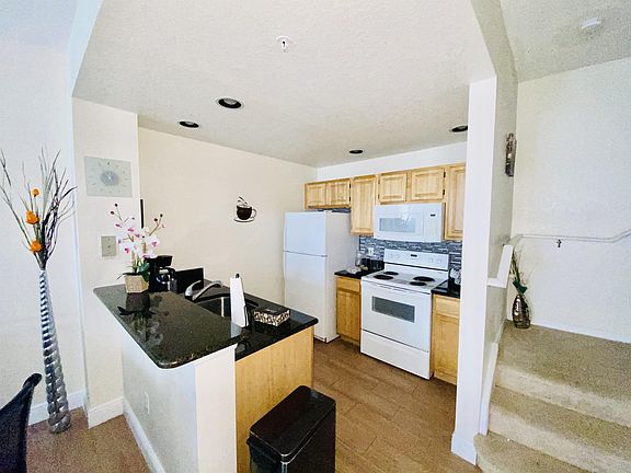 3rd image of 4011 Venetian Bay Dr Unit 1-103