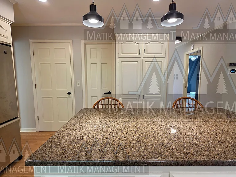 1420 Ridge Cliff Ln NE — Photo 17