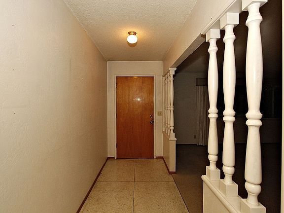 3rd image of 809 W Fairmont Ave