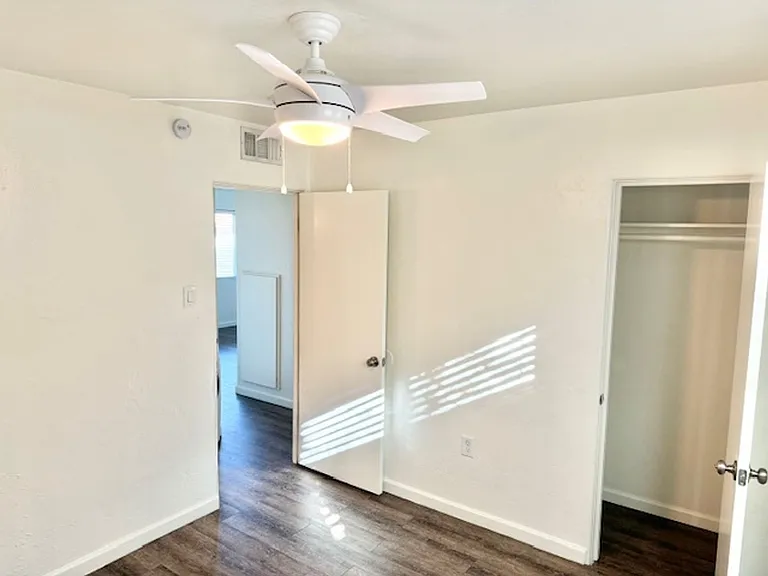 5927-5939 W Rose Ln #5947 — Photo 41