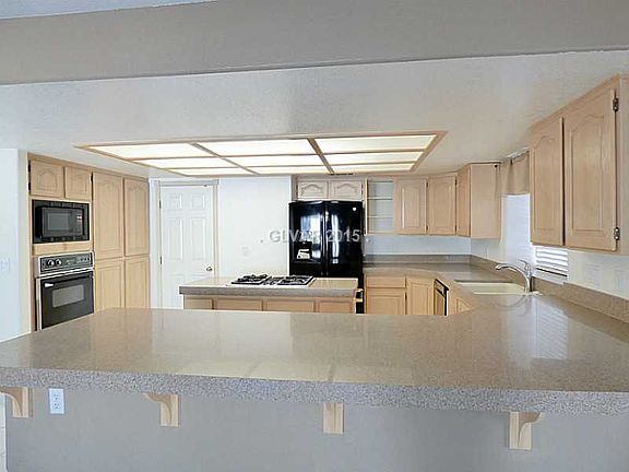 3rd image of 2421 Chatfield Dr