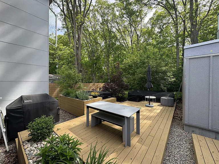 927 Northwood St — Photo 15