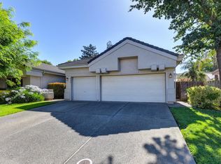 9537 Soaring Oaks Dr, Elk Grove, CA 95758
