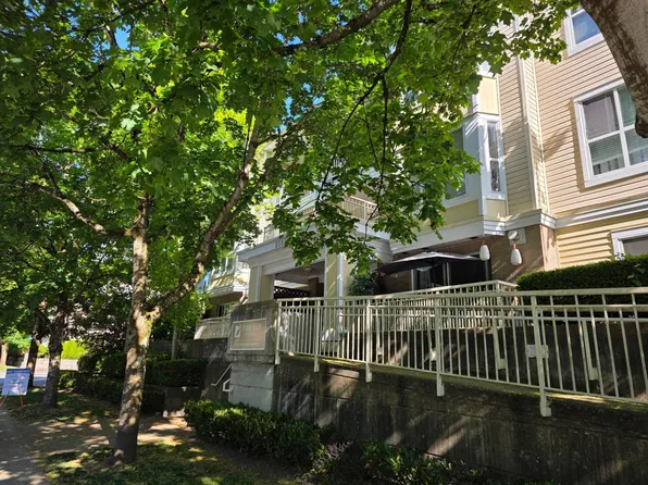 2393 Welcher Ave #205, Pt Coquitlam, BC V3C 1X6