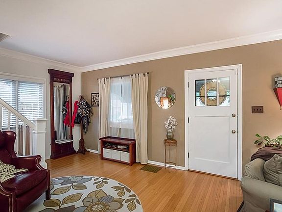 4th image of 6112 Primrose Ave
