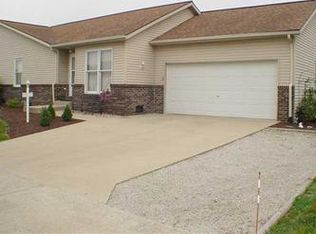 111 Longcastle Dr APT 2, Greencastle, IN 46135