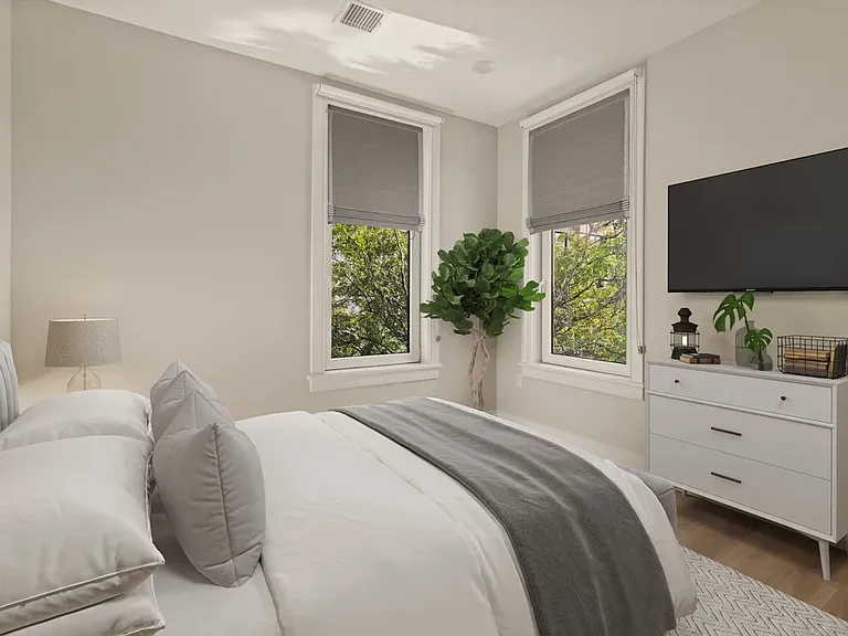 211 Green Street — Photo 6