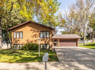 312 Saturn Dr, Bismarck, ND 58503