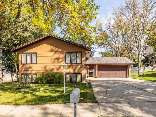 312 Saturn Dr, Bismarck, ND 58503