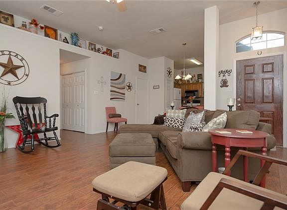 5th image of 904 Jeffrey Dr