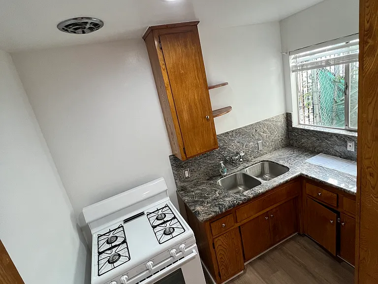 1000 Hancock Ave #1 — Photo 6