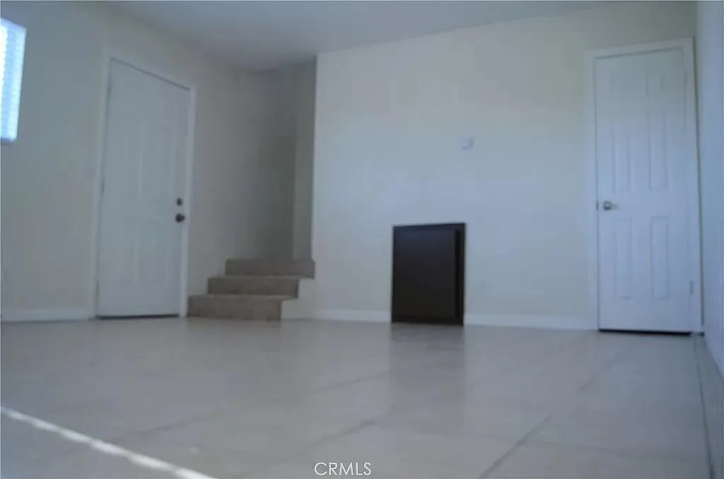 2 bed, 1.5 bath, 3300 sqft, $1,550 — Photo 4