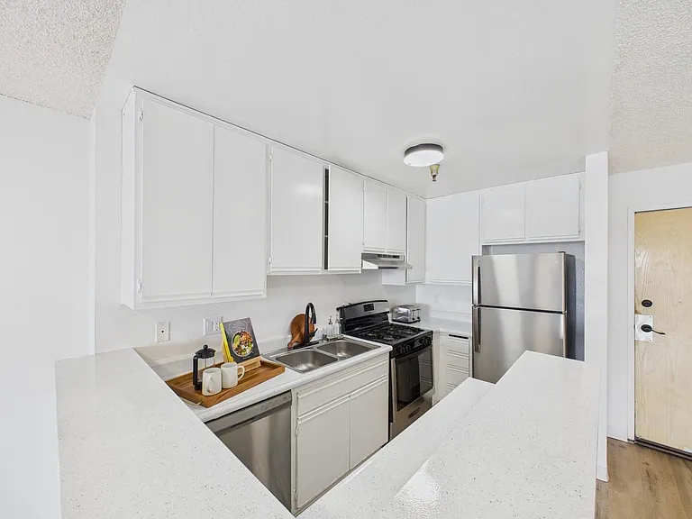 Keystone Apartments — Photo 38